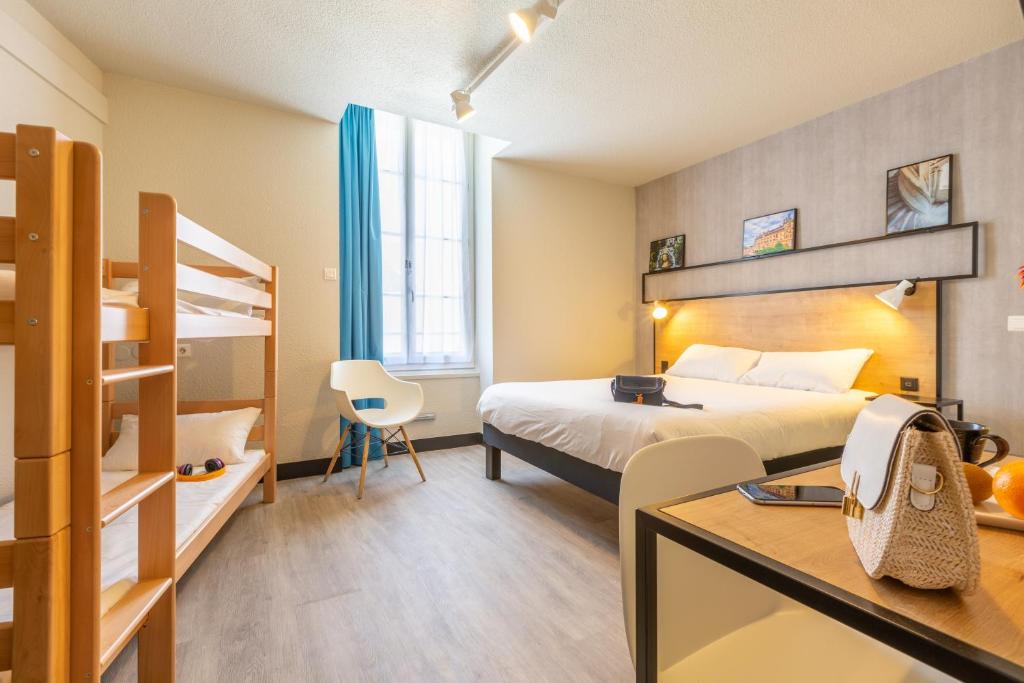 ibis Blois Centre Château - Quarto Familiar Com 1 Cama De Casal E 1 Beliche