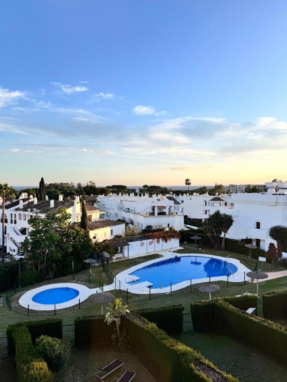 2 Bed Garden Apartment Benavista Direct Pool Access Walk to Golf, Tennis & Amenities