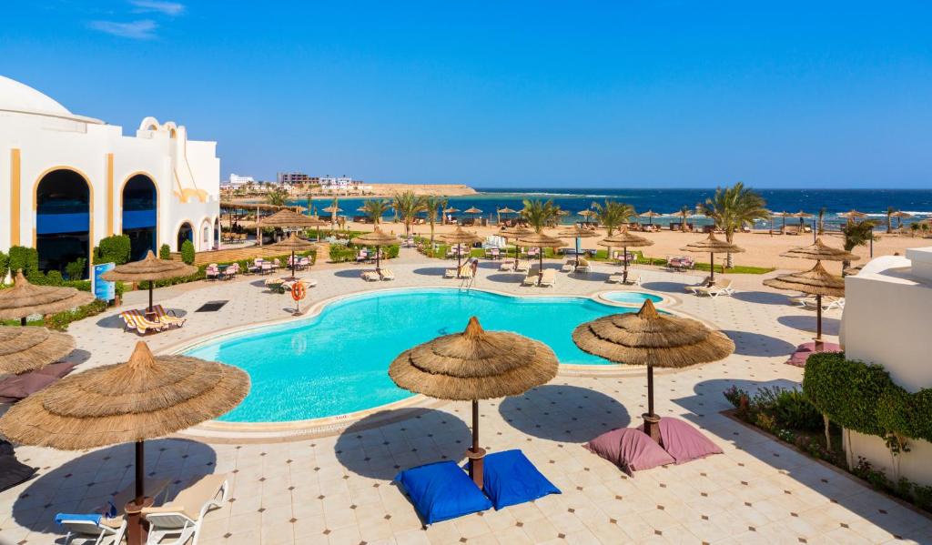 Bazén v ubytování Coral Sun Beach nebo v jeho okolí
