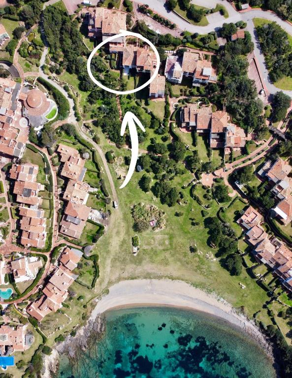 an aerial view of a estate next to a body of water at Suite Rea Beachfront - Giardino & Spiaggia Privata - by Coral Property in Porto Cervo