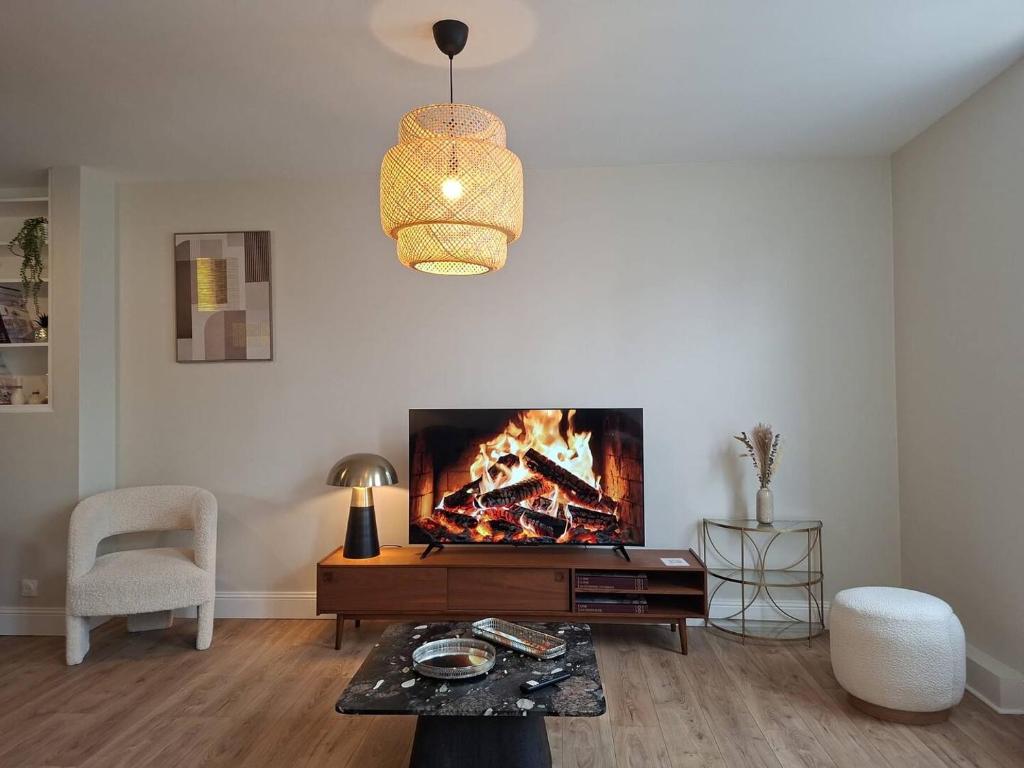 a living room with a coffee table and a fireplace at Appartement Jehan de Beauce in Chartres