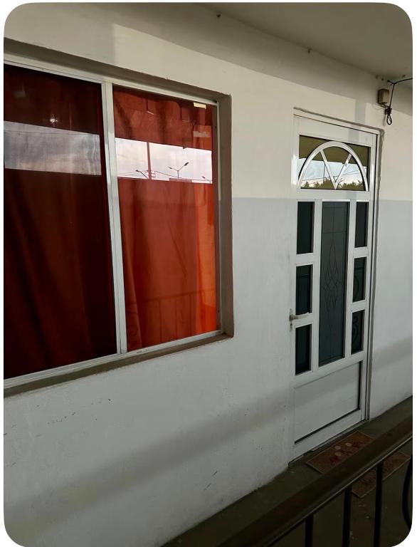 a window on the side of a house at Santa Rosalía3- 2 habitaciones in San Felipe Hueyotlipan