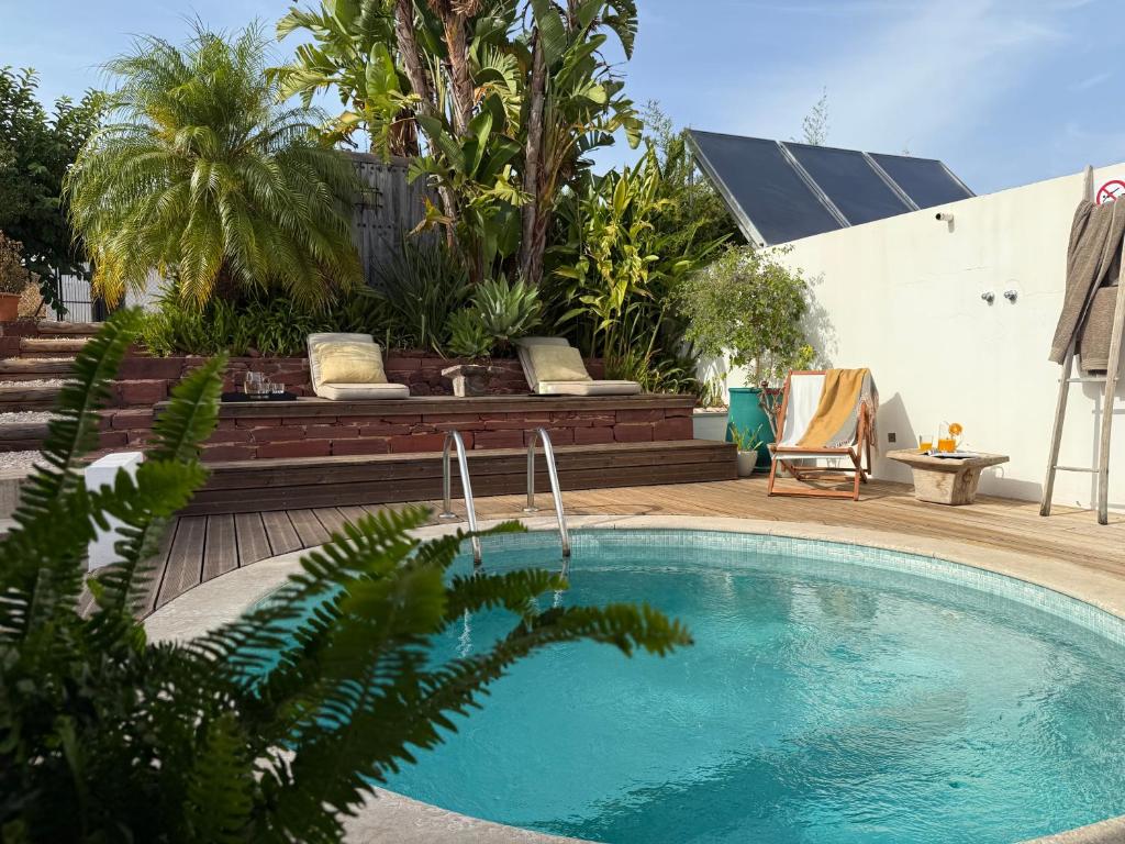 Bazén v ubytování Casa do Campo - offers peace and luxury combined with simplicity and heated private saltwaterpool nebo v jeho okolí