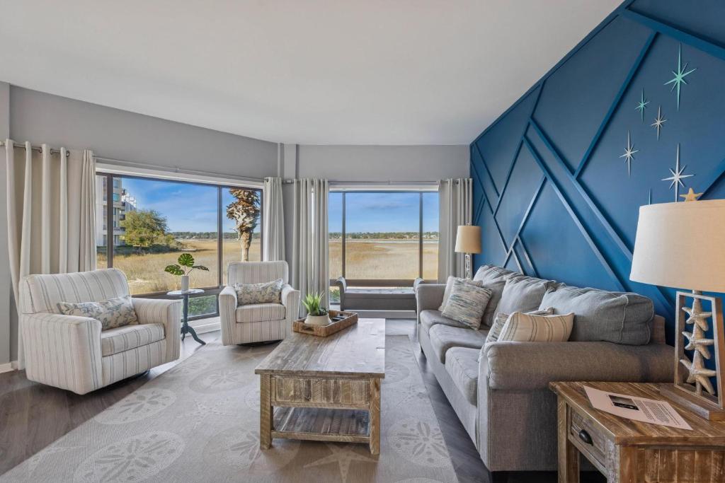 a living room with a blue accent wall at 201 Captains Quarters in Hilton Head Island