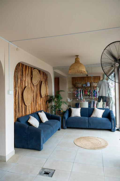 a living room with two blue couches at Hotel Luna Nueva in Colán