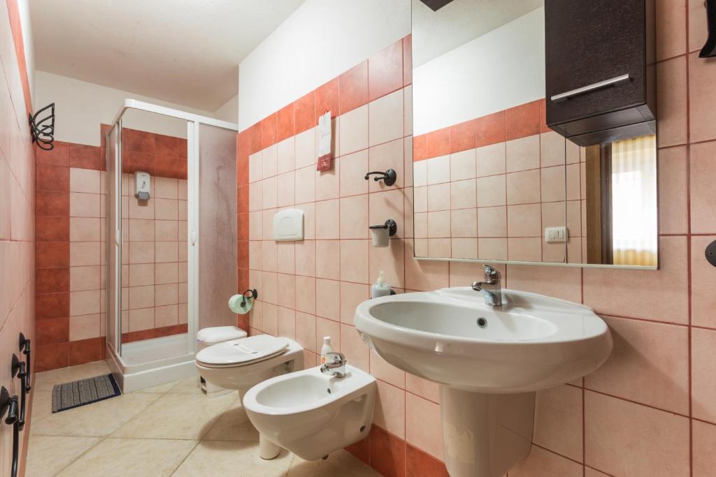 A bathroom at Affittacamere Shardana