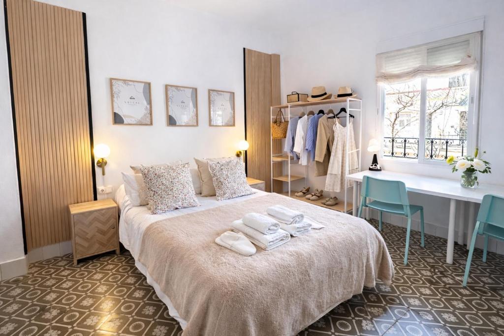 Rooms Cruz Roja Centro Sevilla Habitaciones con llave para 1 o 2 personas Terraza y Solarium Parejas Tele Trabajo