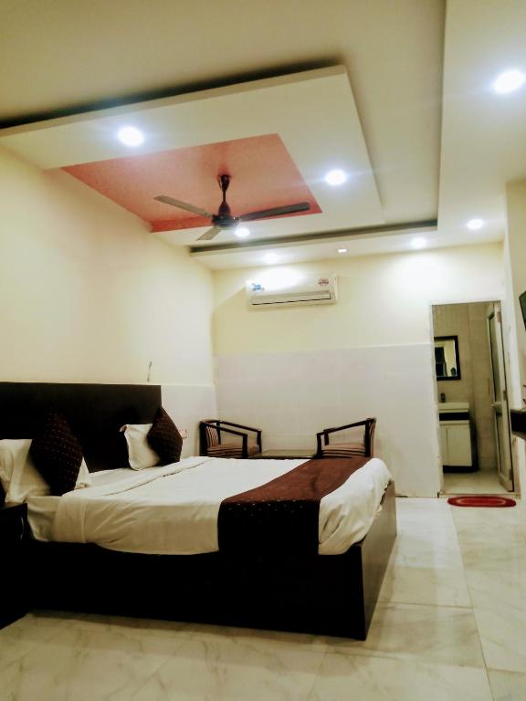 a bedroom with a bed and a ceiling at Hotel Alpine in Chandīgarh
