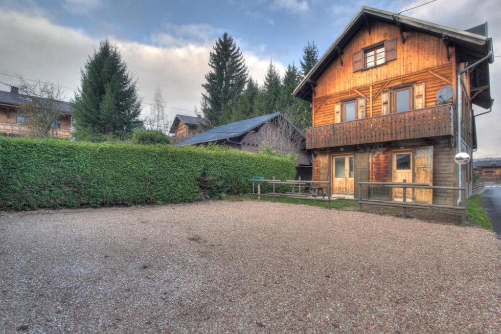 Rustic 6 Bedroom chalet in Morzine sleeping 15