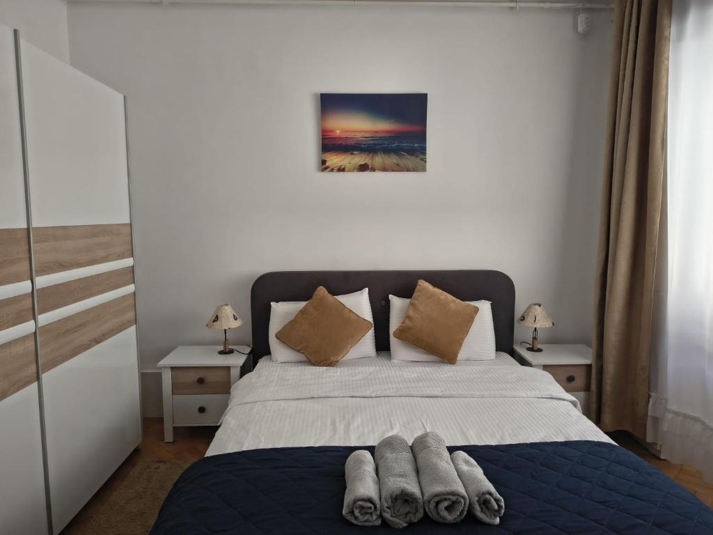 a bedroom with a bed with three towels on it at Studio Nice in Old Town Tonitza in Bucharest