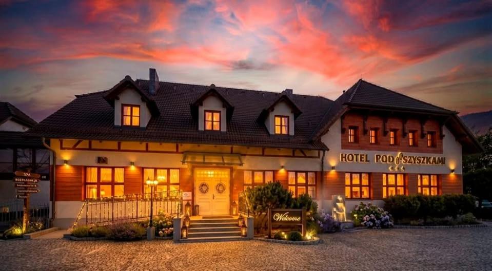 a house with lights on in front of it at Hotel i Restauracja Pod Szyszkami in Krotoszyn