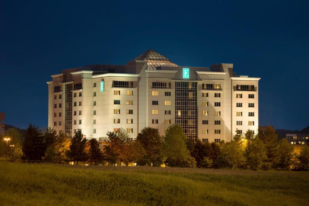 Embassy Suites by Hilton Franklin Cool Spring - Housity