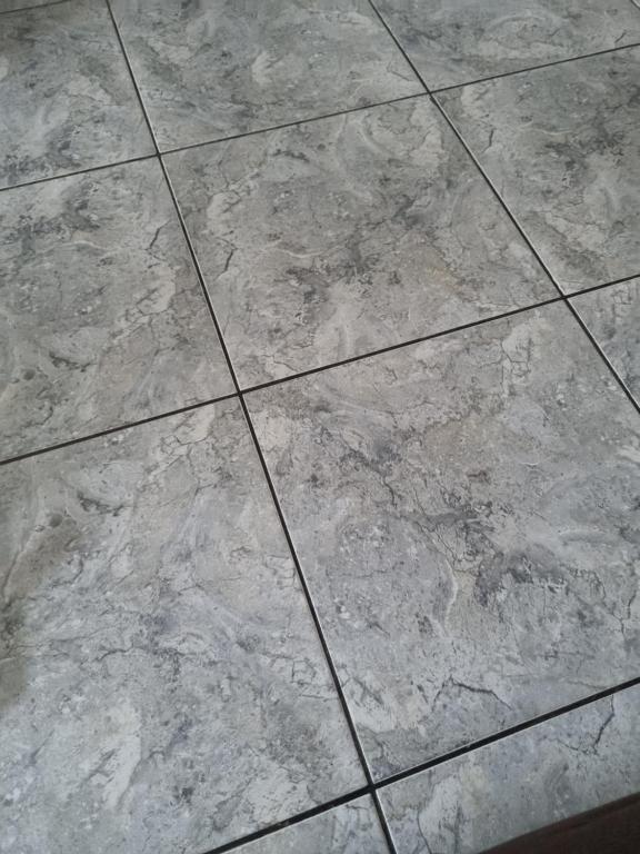 a tile floor in a room with at Acomodacao 2 Quartos - Pedacinho do Céu Terê in Teresópolis