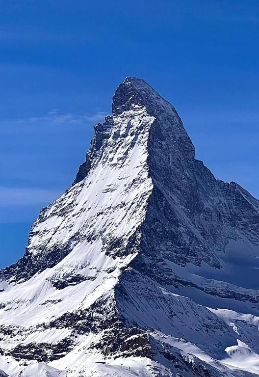 a mountain covered in snow on a clear day at Wohnung 17, Marico in Zermatt