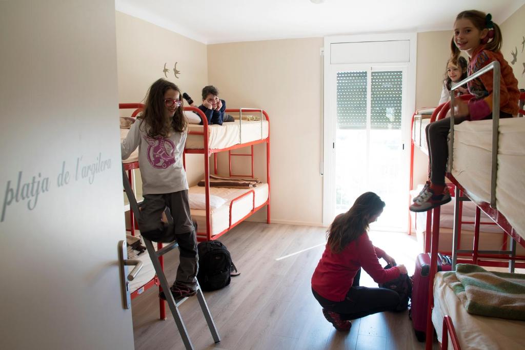 Alberg Costa Brava - Posto Letto In Dormitorio Con 8 Letti