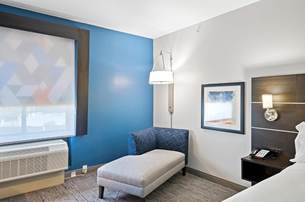Holiday Inn Express & Suites White Hall by IHG - Habitación Superior Con Cama King