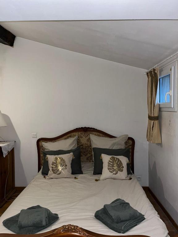 a bed with two pillows on it in a room at Gite Thérèse in Montferrer