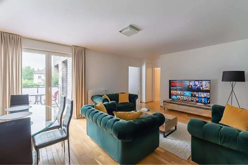 Eiffel Tower - Spacious 4BR - Sleeps 8