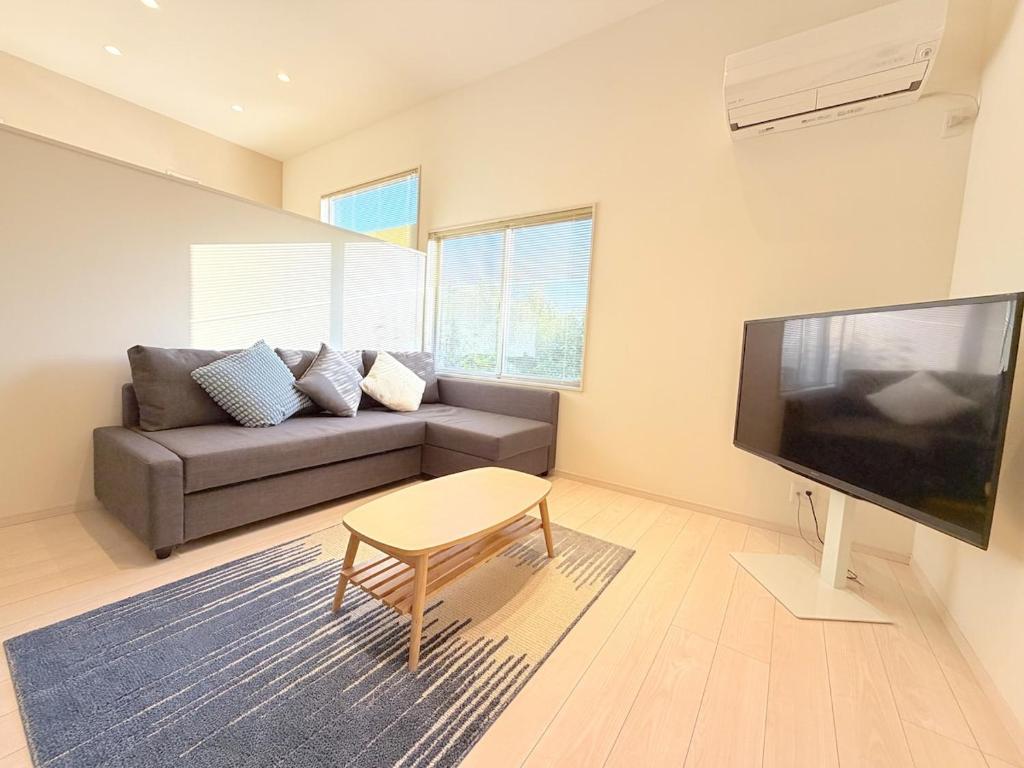 New Open Riverside House for 10 Guests Near Najima Station Parking