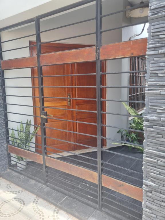 Casa con cochera y patio