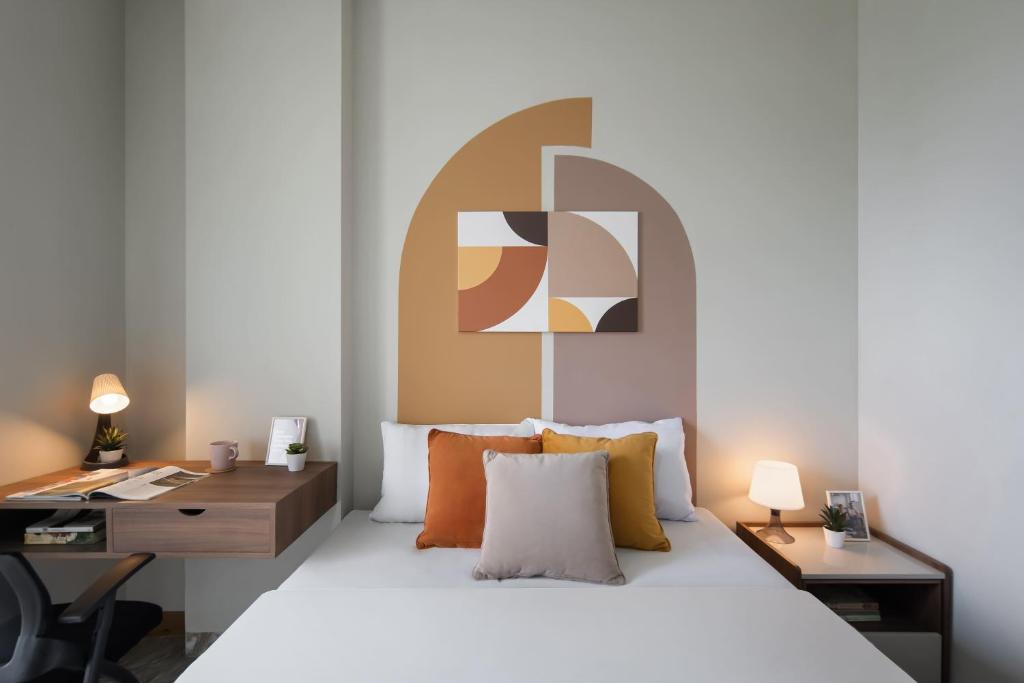 a bedroom with a bed and a desk at Cove Casa Dyna in Jakarta