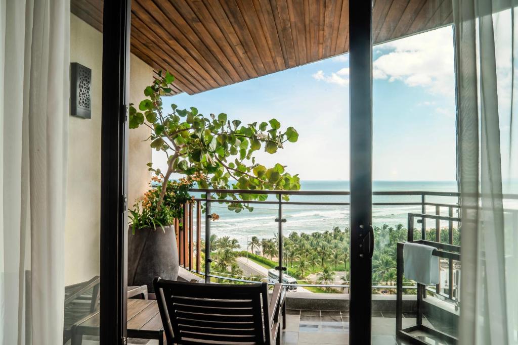 Deluxe King Room Sea View