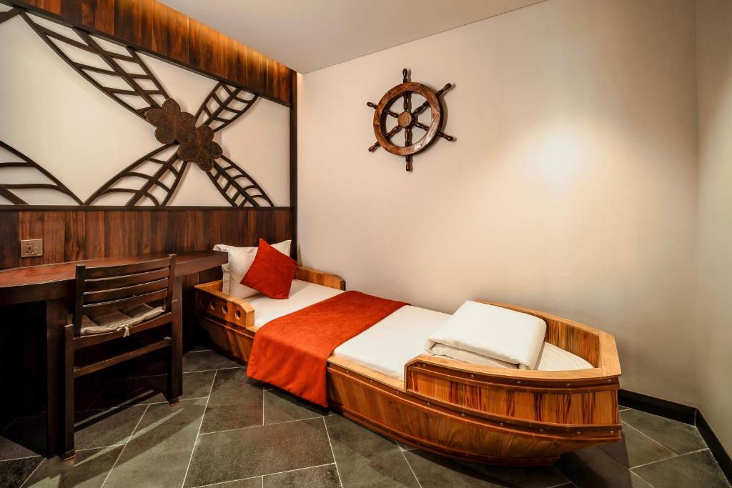 Junior Suite Garden View with Children Themed Room