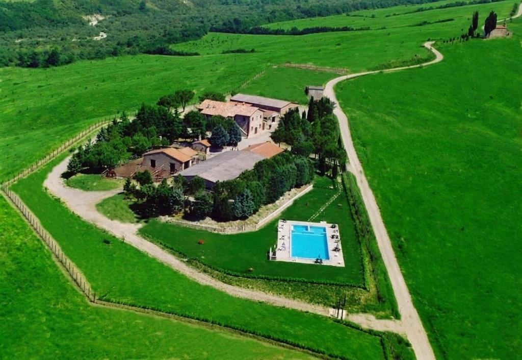 an aerial view of a house in a green field at Agriturismo Sant'Angelo in Acquapendente