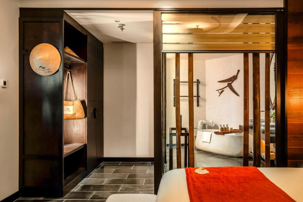Deluxe Family Suite 2-Bedroom Garden View with Children Themed Room
