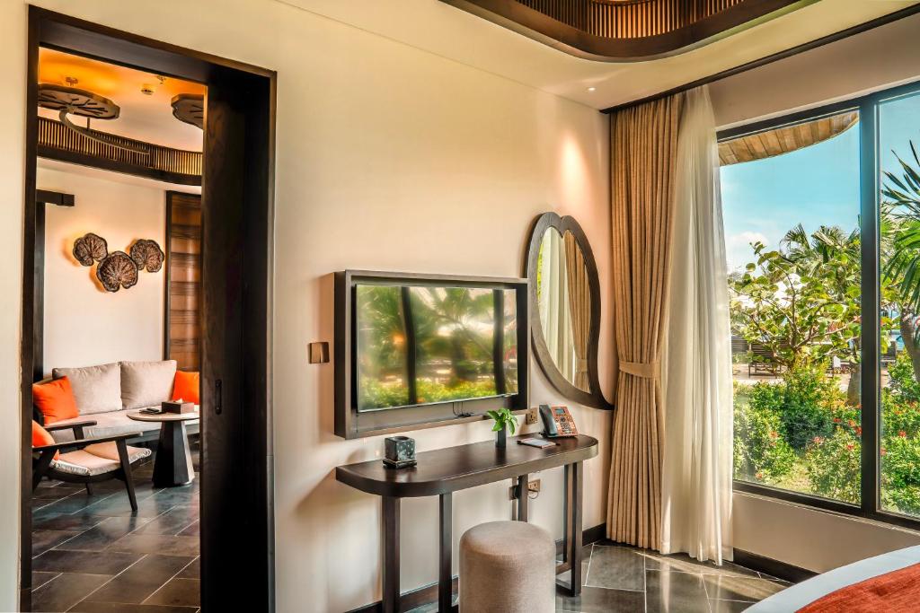 Deluxe Family Suite 2-Bedroom Garden View with Children Themed Room