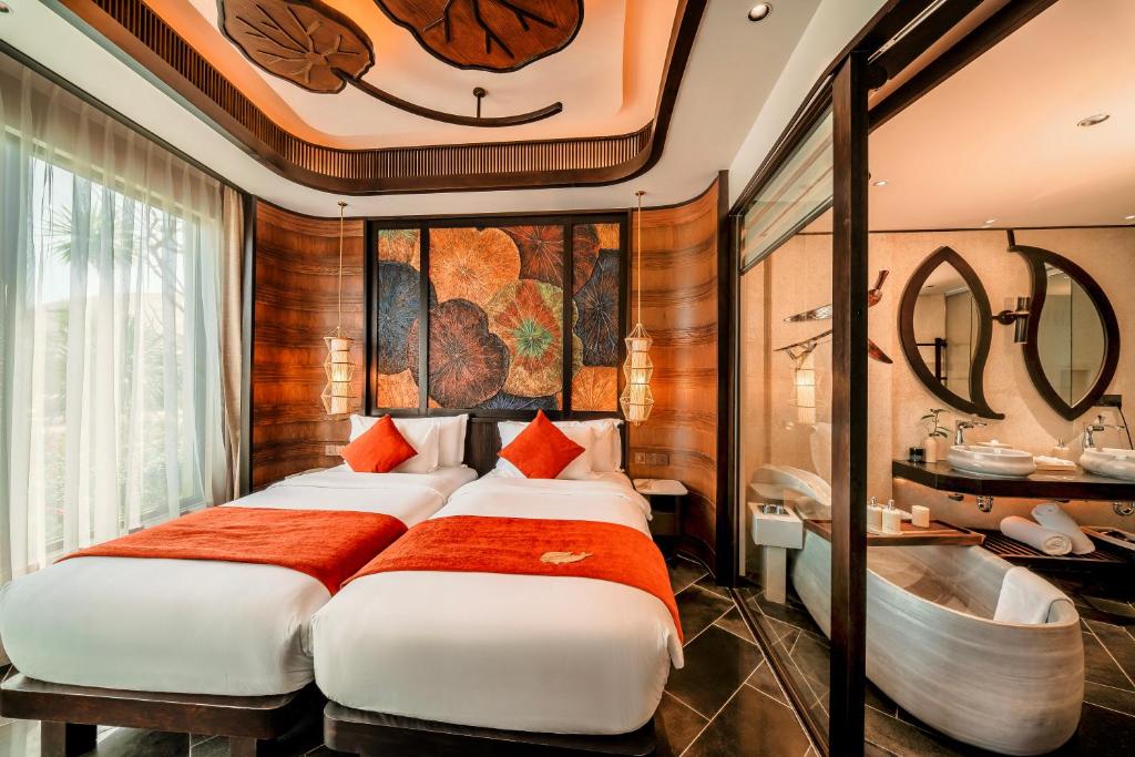 Deluxe Family Suite 2-Bedroom Garden View with Children Themed Room