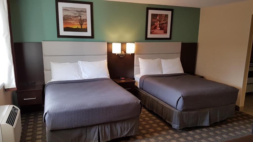 a hotel room with two beds in a room at Wellington Inn in Bracebridge