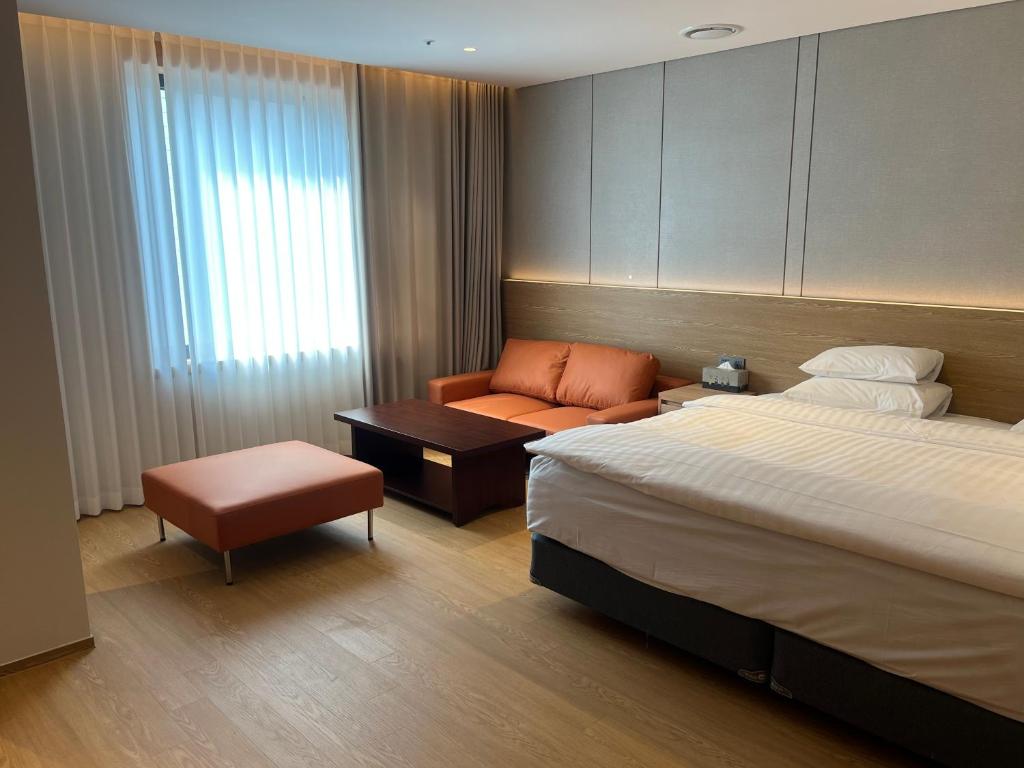 Hotel International Changwon - One-Bedroom Suite