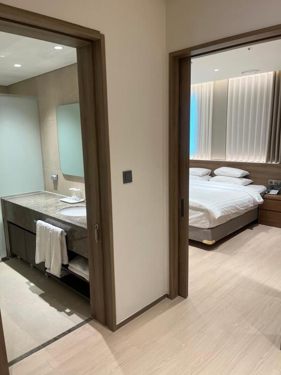 Hotel International Changwon - One-Bedroom Suite