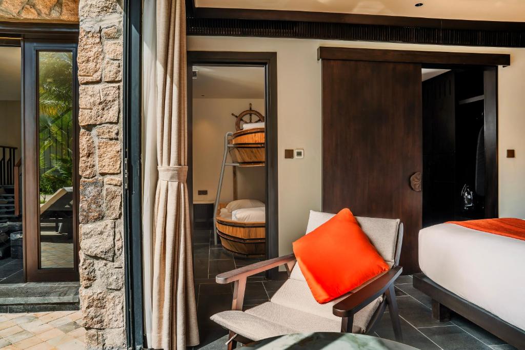 Pool Villa 4-Bedroom with Children Themed Room