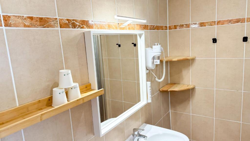 Hotel Les Rocailles - Habitación Triple Con Ducha