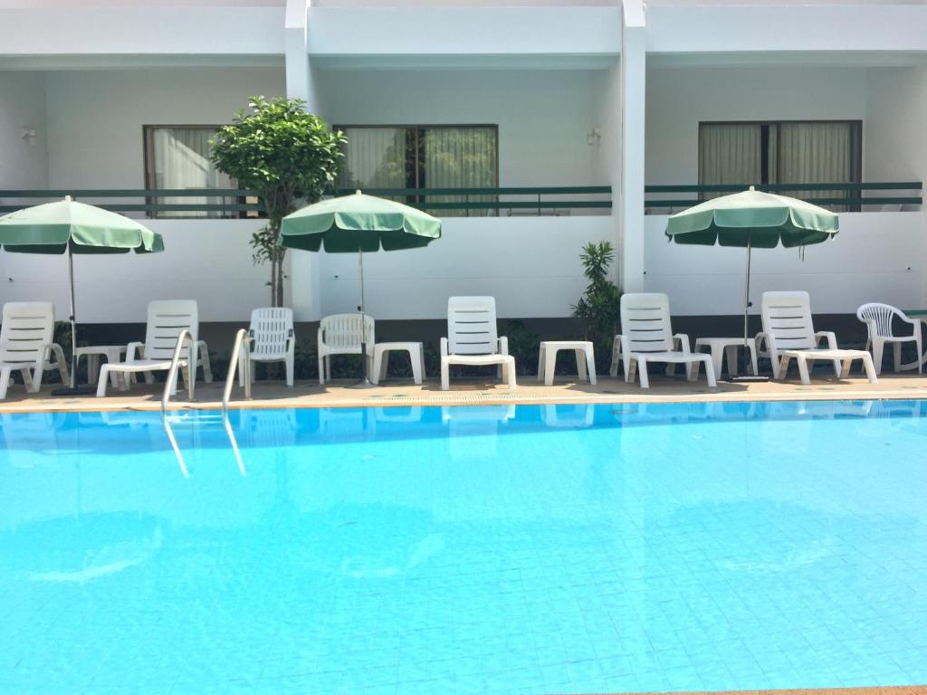 Bazén v ubytování Sirin Hotel Hua Hin nebo v jeho okolí