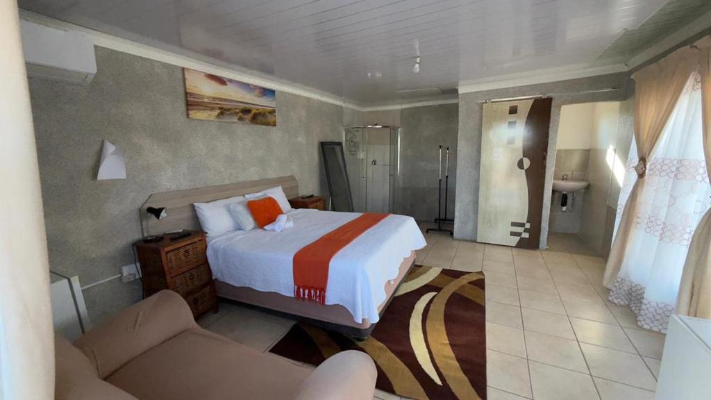 a hotel room with a bed and a bathroom at Godmill guesthouse Taung in Lethola