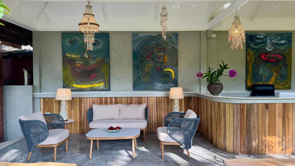 a living room with chairs and a couch and a table at Phangan Beach Resort in Ban Tai