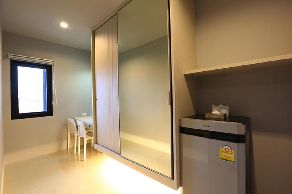 Hatyai Signature Hotel - Studio With Balcony