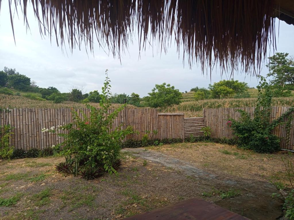 a wooden fence with a wooden fenceasteryasteryasteryasteryasteryasteryasteryasteryastery at Ekas Elen Homestay in Pulau Gilkaliantan