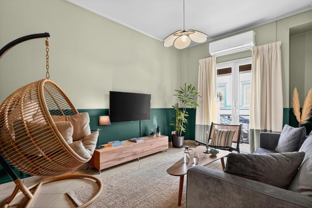 Prime Location Near Acropolis, Private Sunny Patio