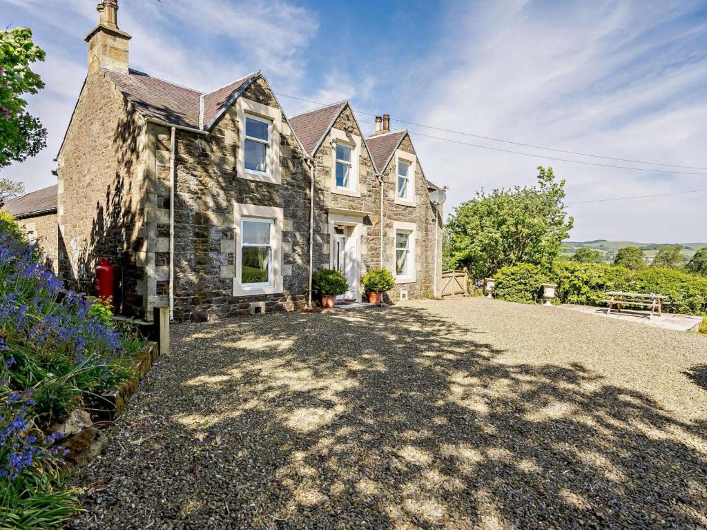 an old stone house with a large driveway at 3 Bed in Biggar oc-82924 in Biggar