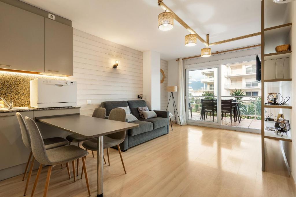 WELCS APARTAMENTO 322 EMP con terraza y piscina