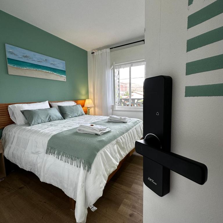 a bedroom with a bed and a tv in it at Pepe Hostel Boutique in Neuquén
