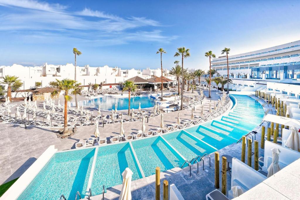 Bazen u ili blizu objekta BLUESEA Golden Beach