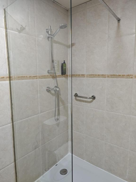 Hostal Fronton - Triple Room With Private Bathroom