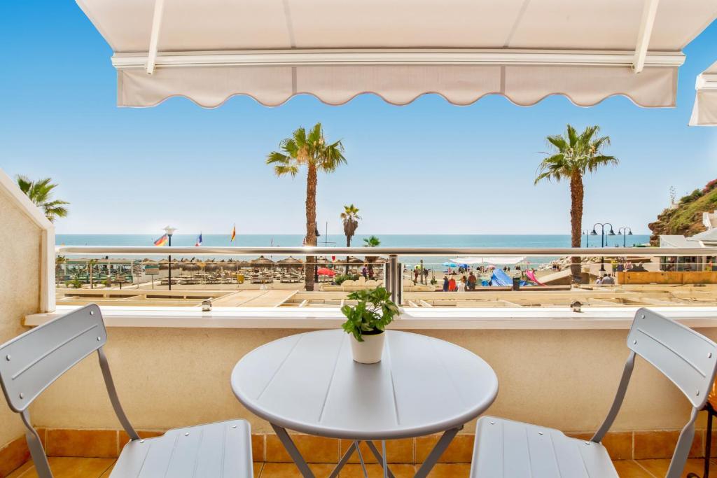Casa Lola - Beachfront, Sea View & Parking