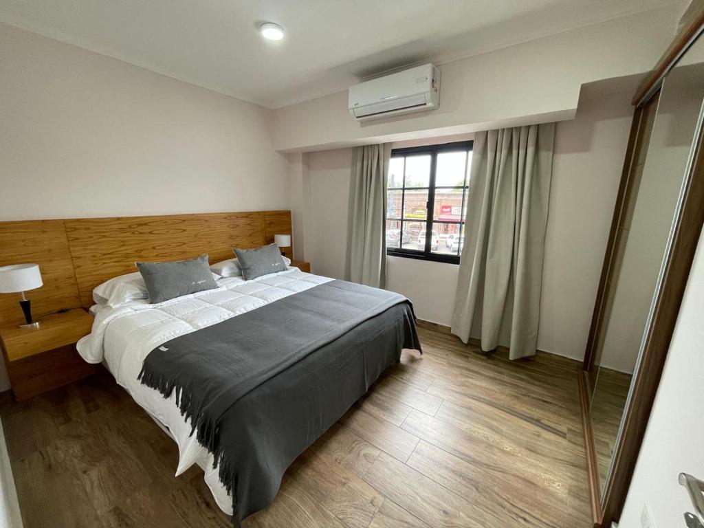 a bedroom with a large bed and a window at El Viejo Albergue in Luján