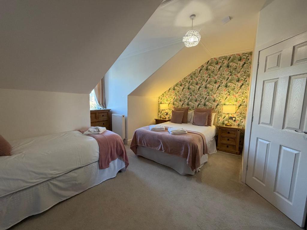 Grangeview Guest House - Triple Room With Bathroom